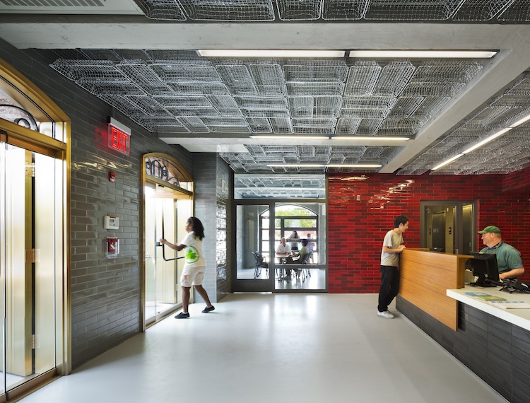 Entrance Lobby Entrance
Lobby
